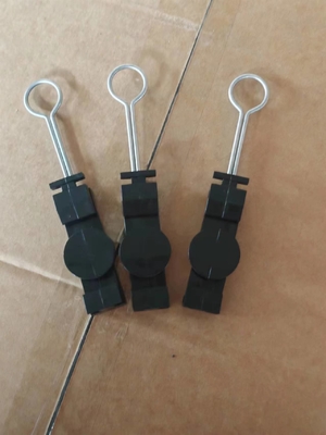 Grampos de suspensão de fibra de tipo S estáveis para cabos de fibra óptica em ambiente externo