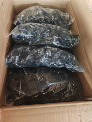 Grampos de suspensão de fibra de tipo S estáveis para cabos de fibra óptica em ambiente externo