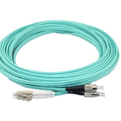 Conector de fibra óptica para tipos de fibra multimodo e transmissão de dados