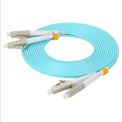 Conector de fibra óptica para tipos de fibra multimodo e transmissão de dados