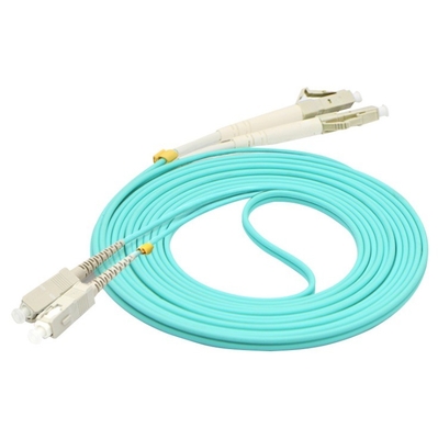 Conector de fibra óptica para tipos de fibra multimodo e transmissão de dados