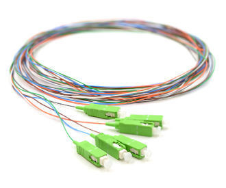 Saída 0,9 mm LSZH Pigtails de fibra óptica 12Cords 1,5 2,0 3,0 Perda de inserção ≤ 0,3dB 3